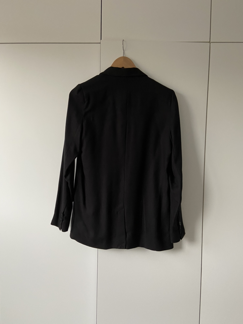 Brand new with tags - Black tuxedo lapel women’s blazer image indicator(3)