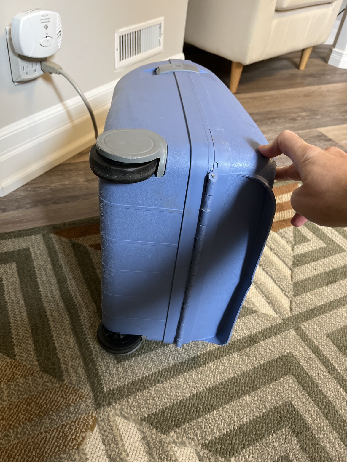 Carryon luggage hard shell small - photo 2