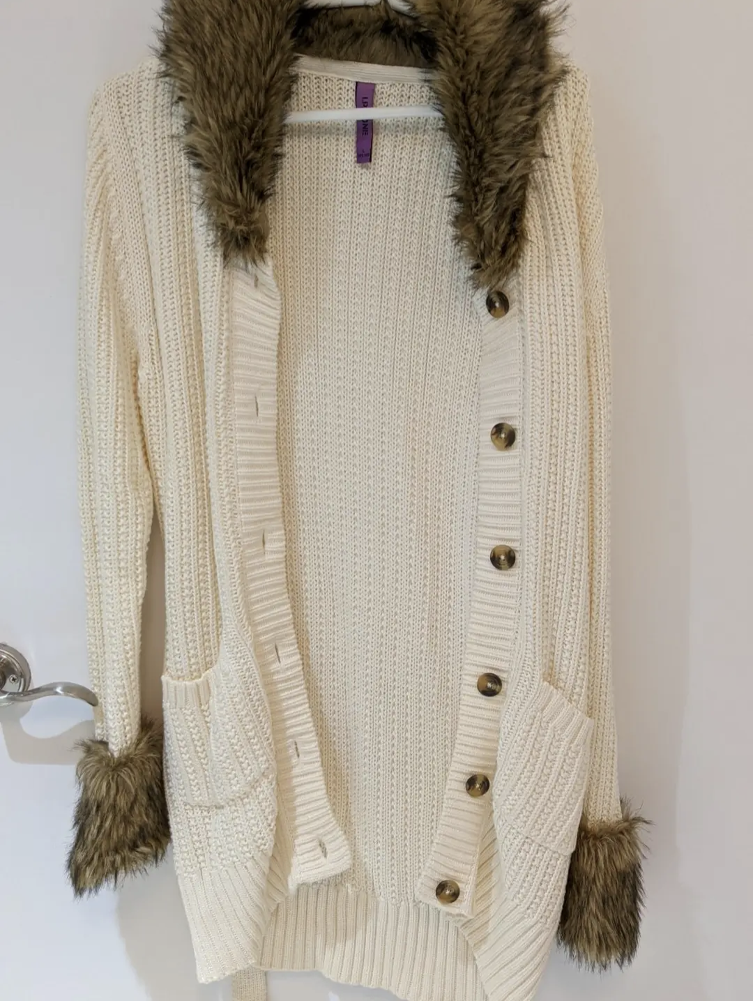 New White cardigan with faux fur collar and cuffs