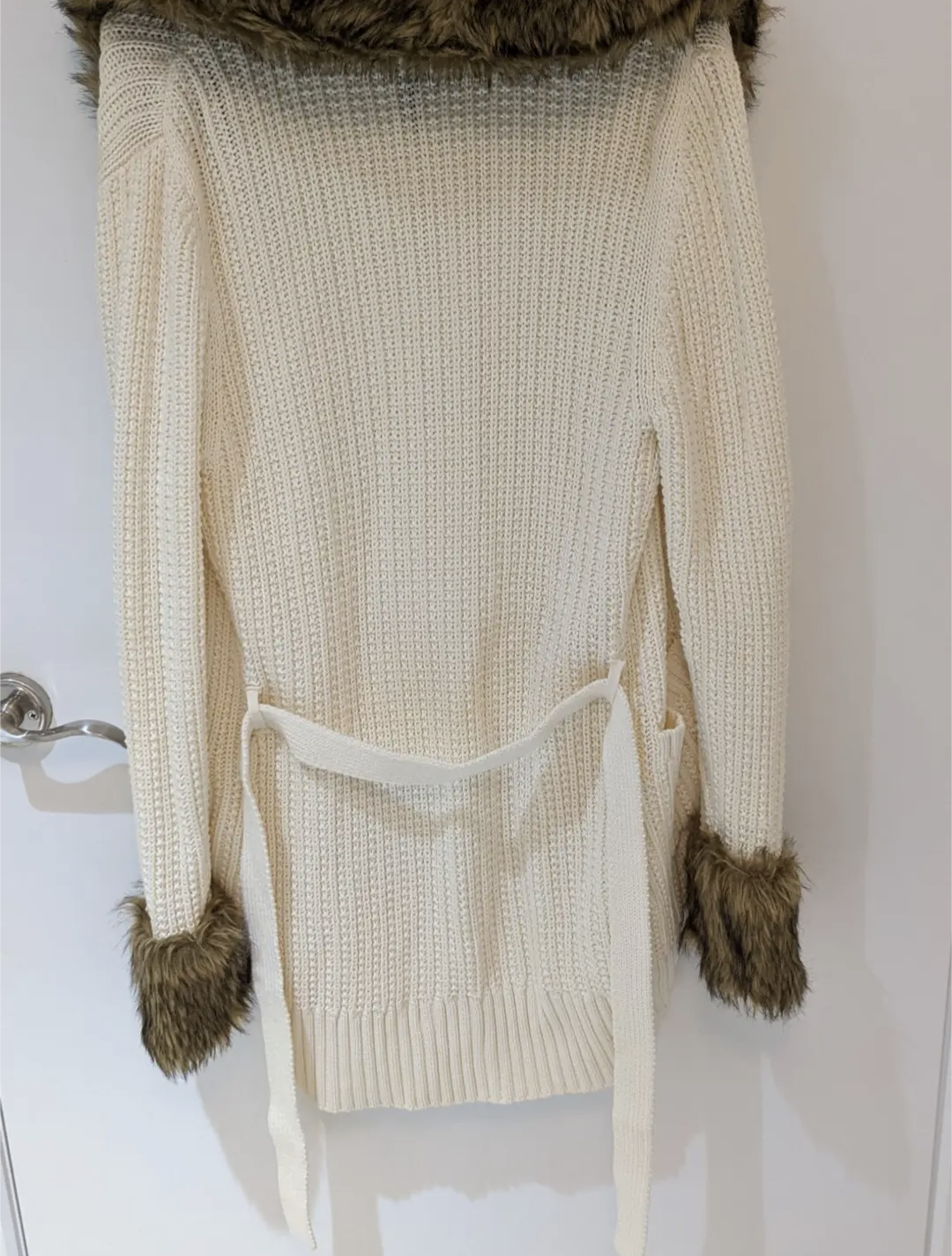 New White cardigan with faux fur collar and cuffs - photo 2