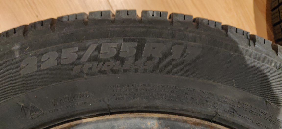 4 used Michelin X-Ice winter tires 225/55 R17 image indicator(4)