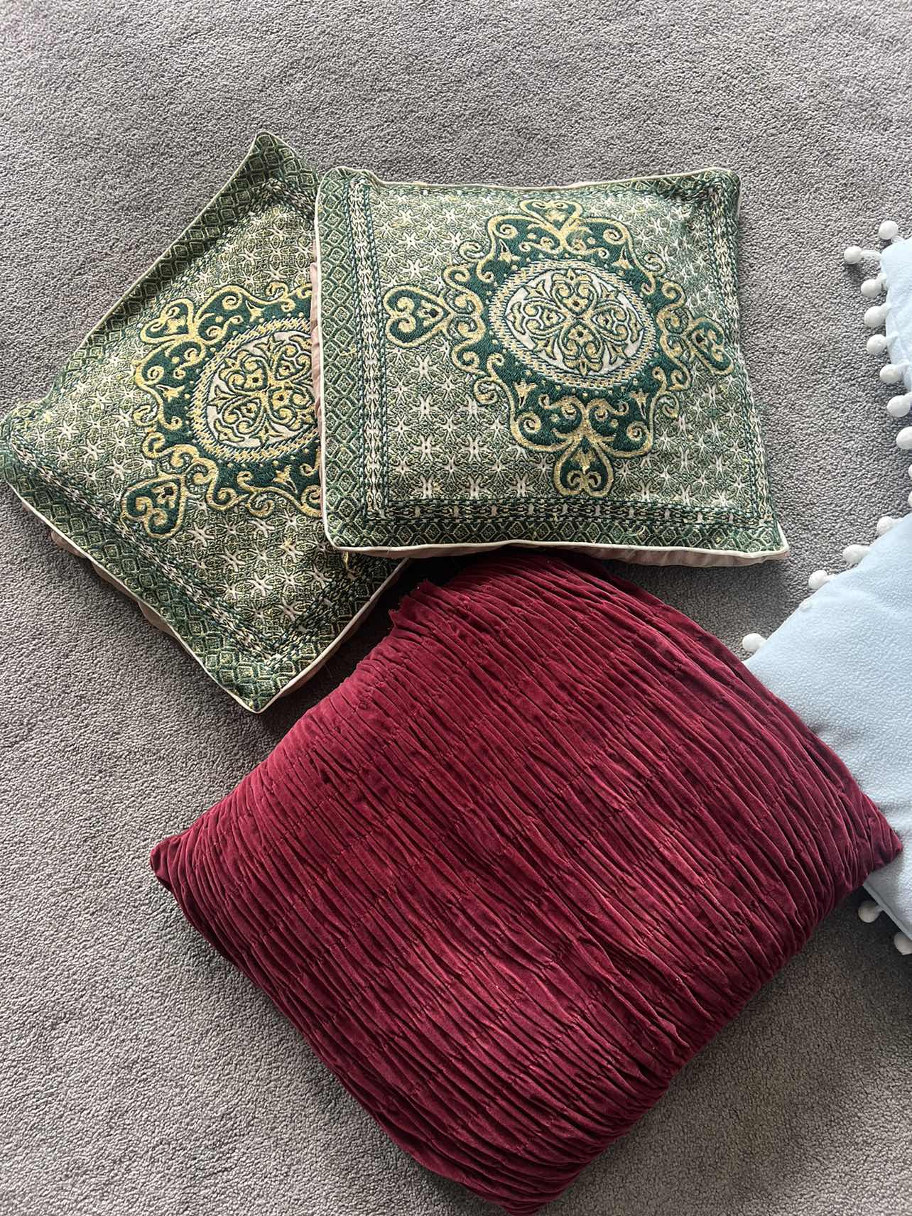 Assorted couch cushions - photo 4