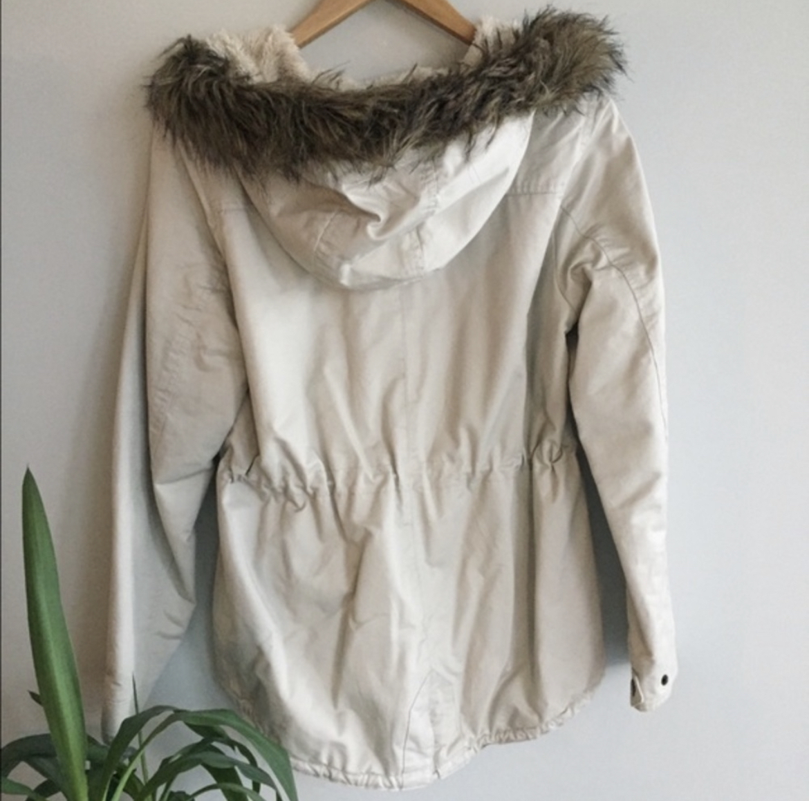 H&M Parka coat jacket with faux fur Large sz 10 image indicator(3)