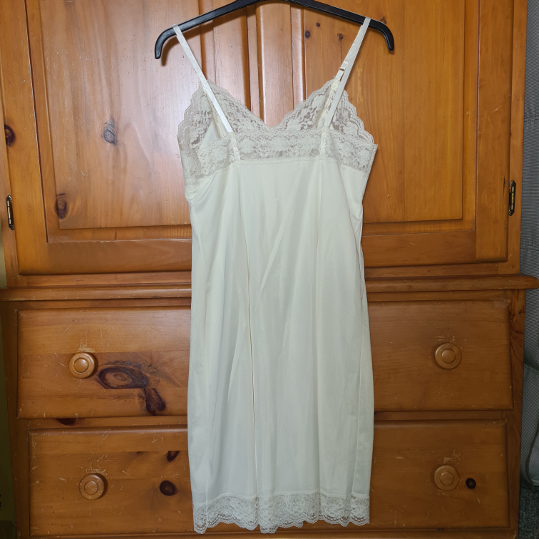 White light dress/nightgown image indicator(3)