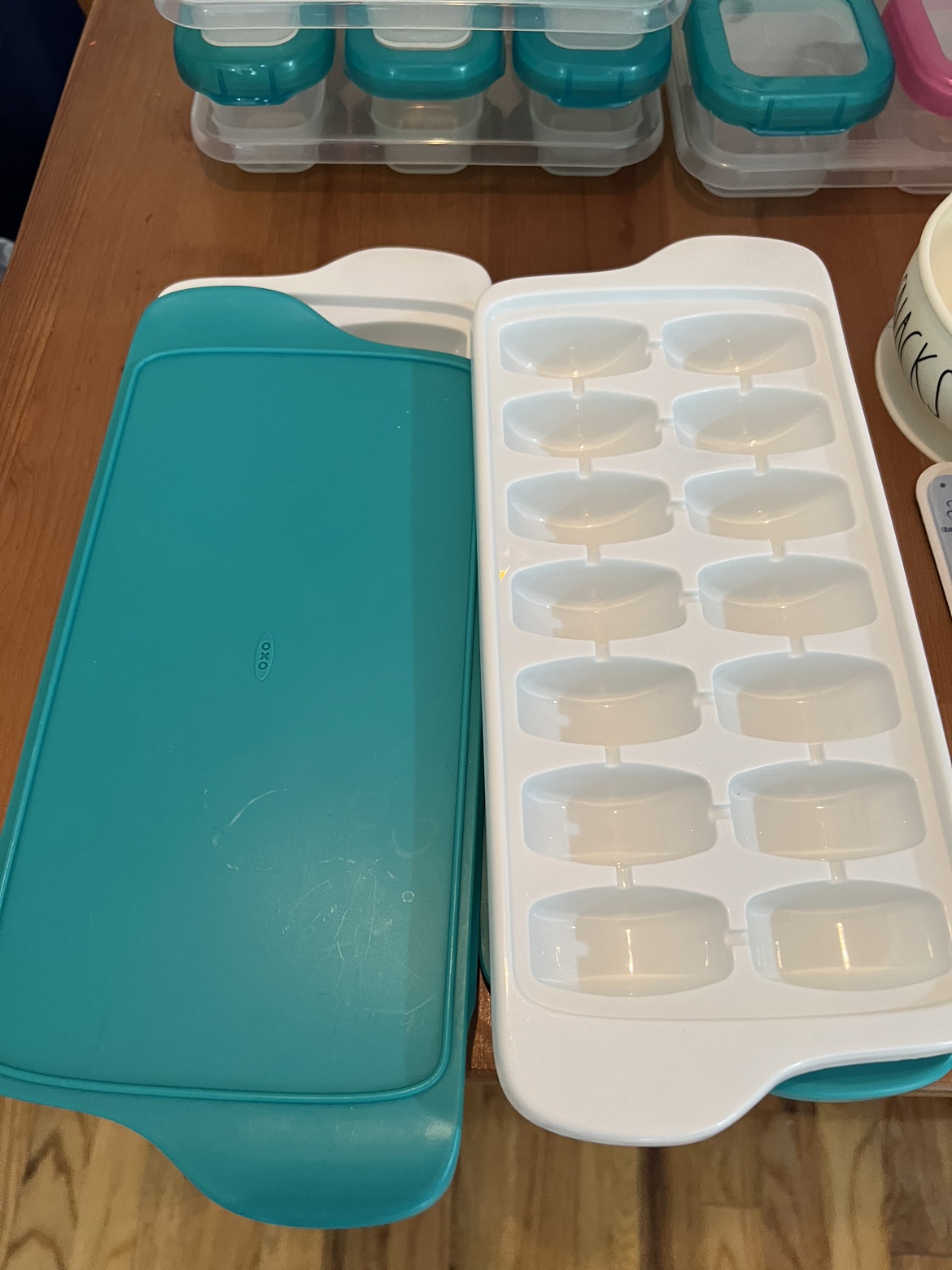 Baby food containers, cups, scissors etc - photo 3