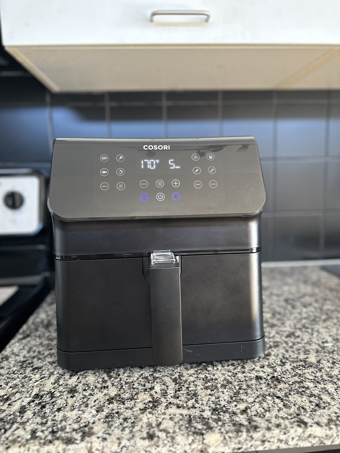 Cosori XL Air Fryer Oven Combo 5.8qt image indicator(2)