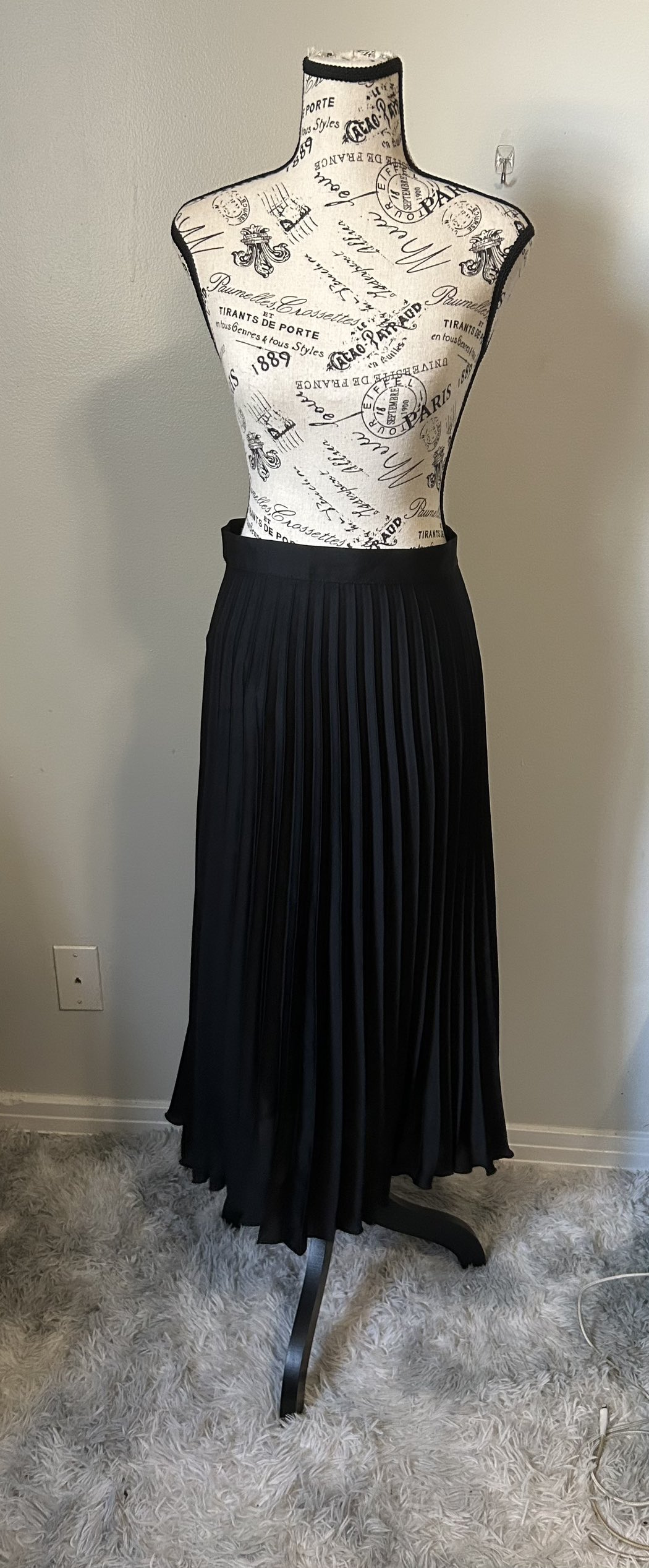 Zara Pleated Side Zip Fastening Midi/Maxi Skirt thumbnail