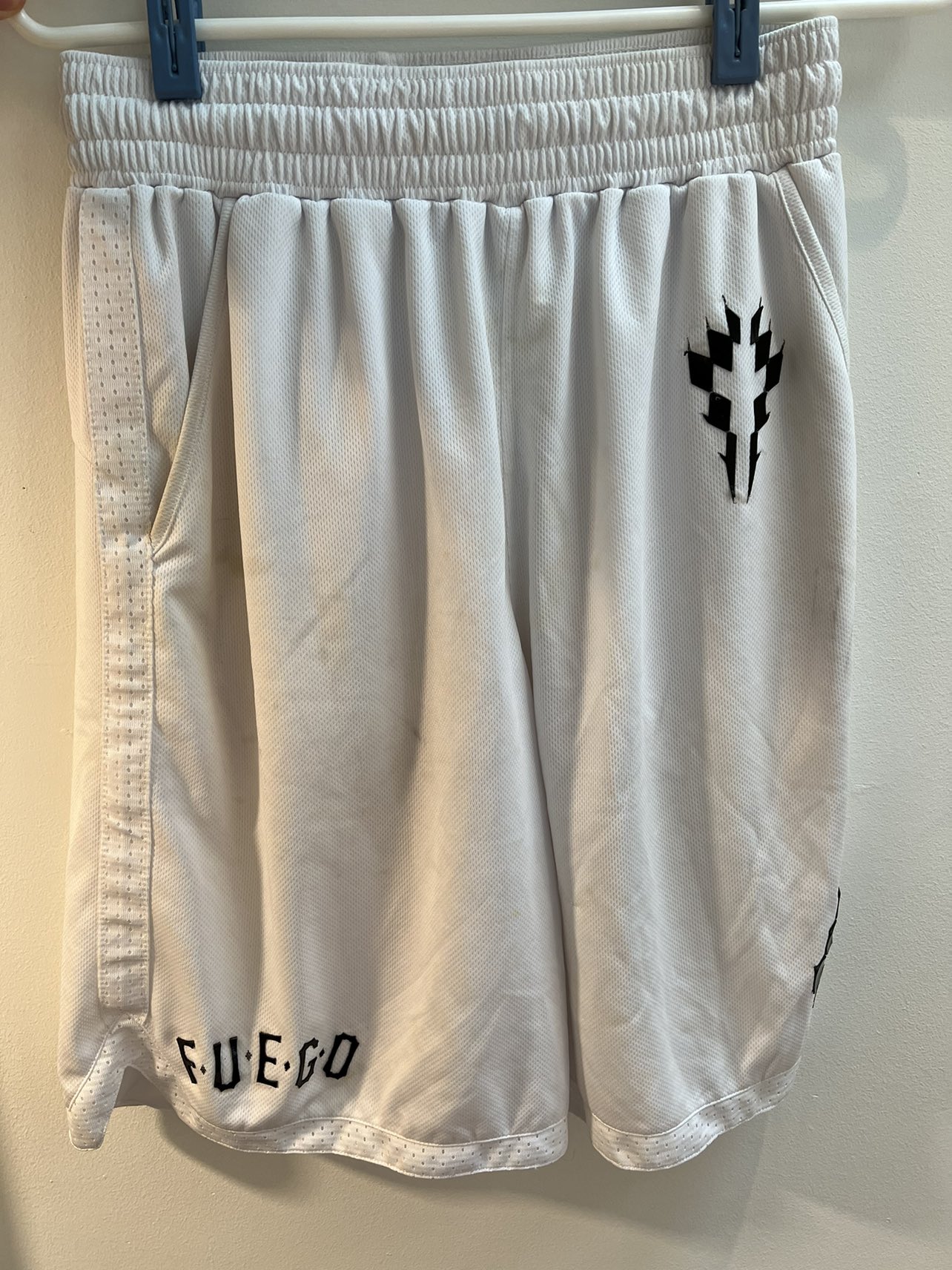 Marcelo Burlon Fuego shorts white