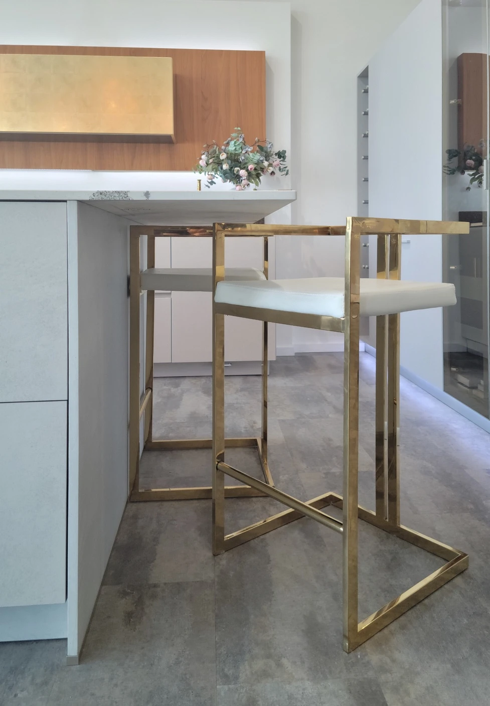 4 Bar Stools- modern Art Deco style (white/gold) image indicator(3)