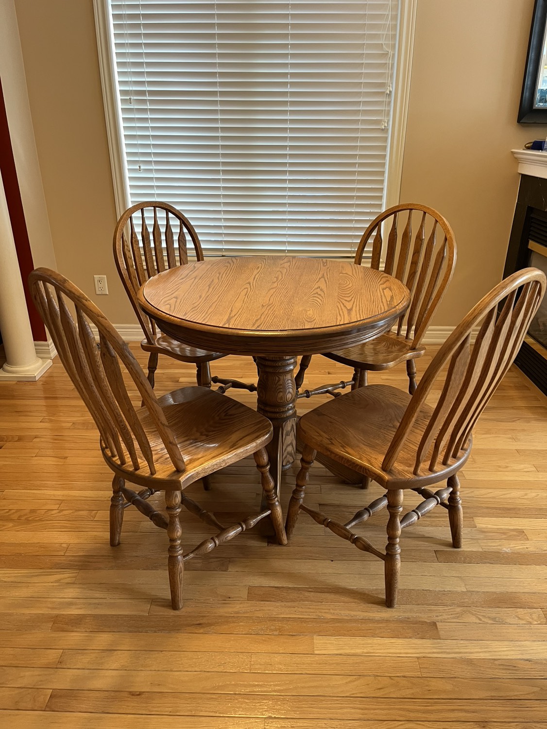 Oak dining set with 4 chairs thumbnail