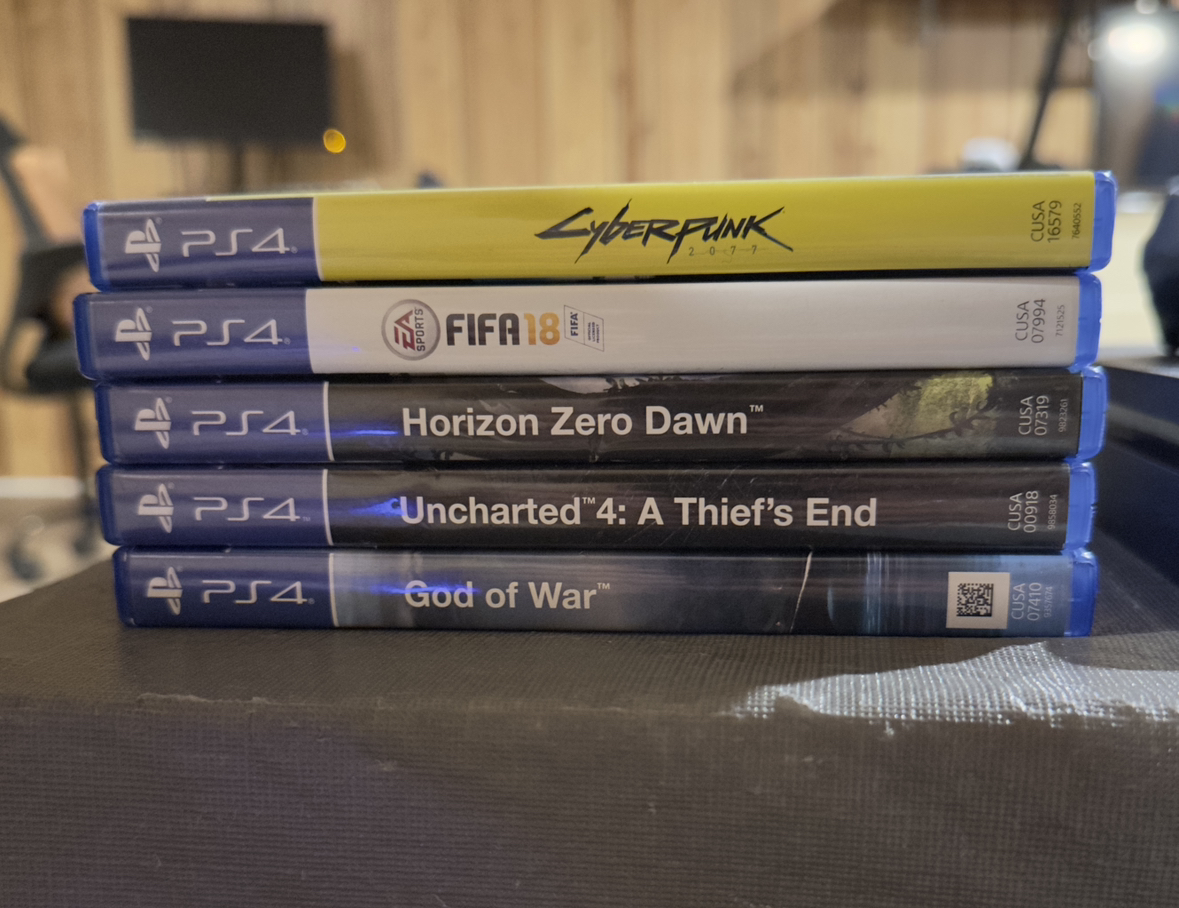 PS4 Slim 500 GB with 2 Controllers and 5 Games. - photo 3