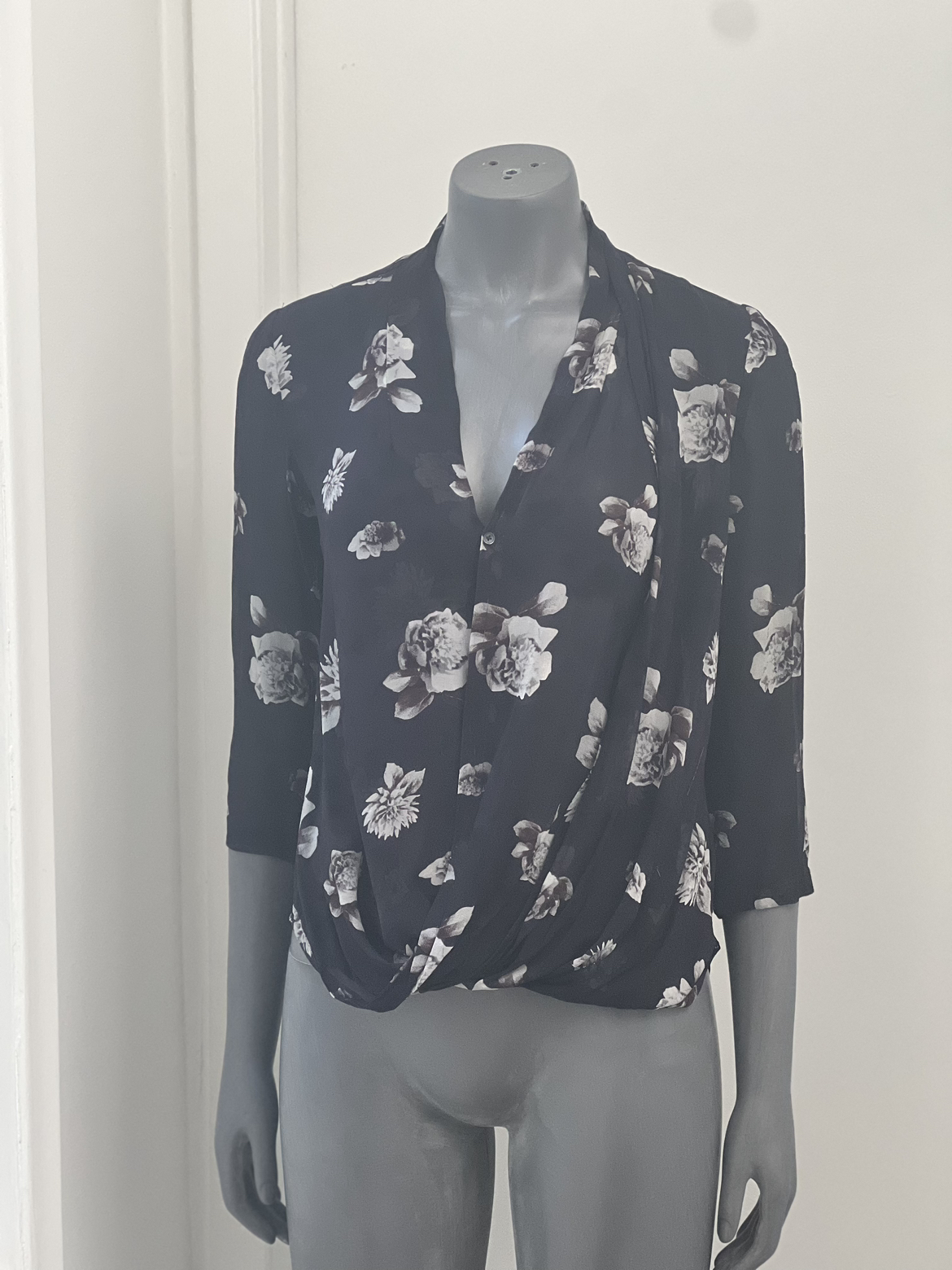 Babaton Silk Blouse image indicator(2)