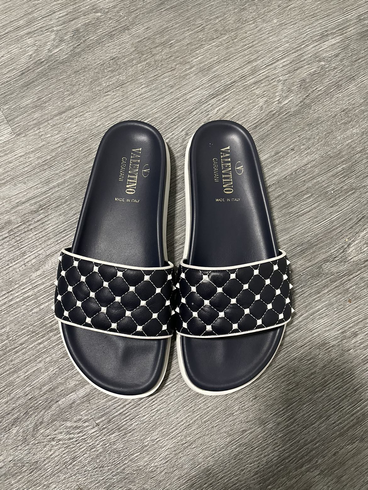 Authentic Valentino Pool Slides 🦃 image indicator(2)