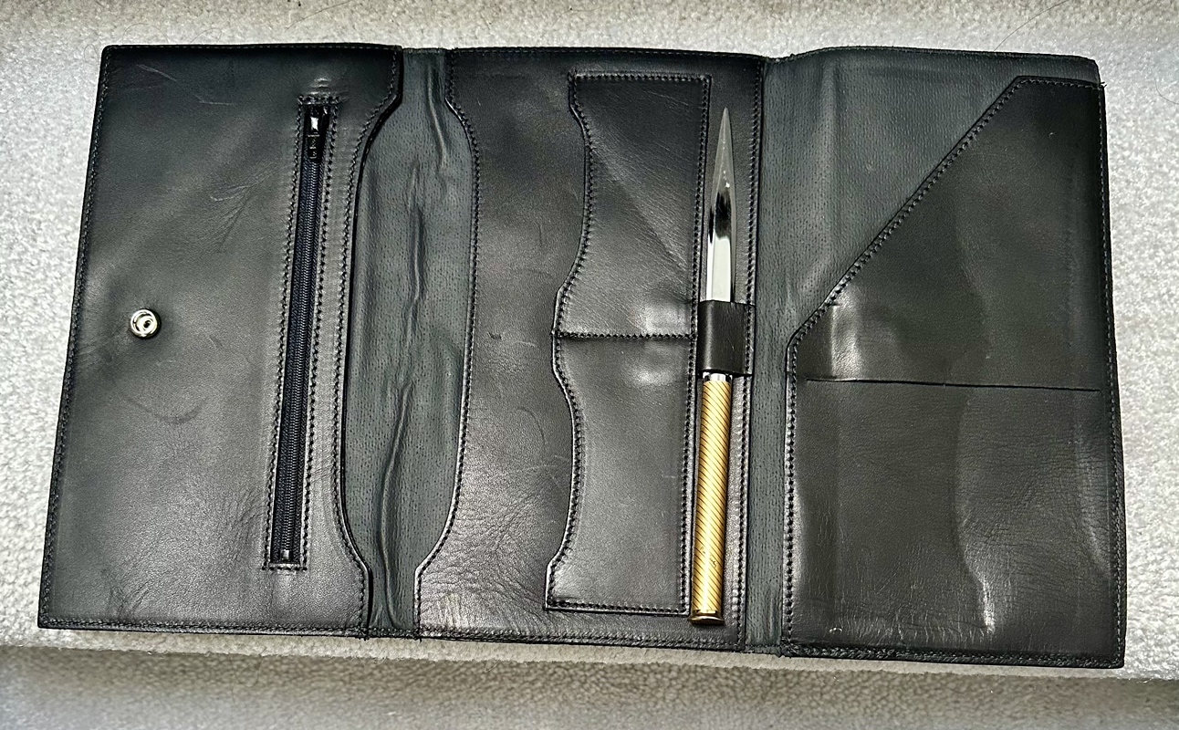 Roots Black Leather 3-Folds Wallet for Men or Women - photo 2