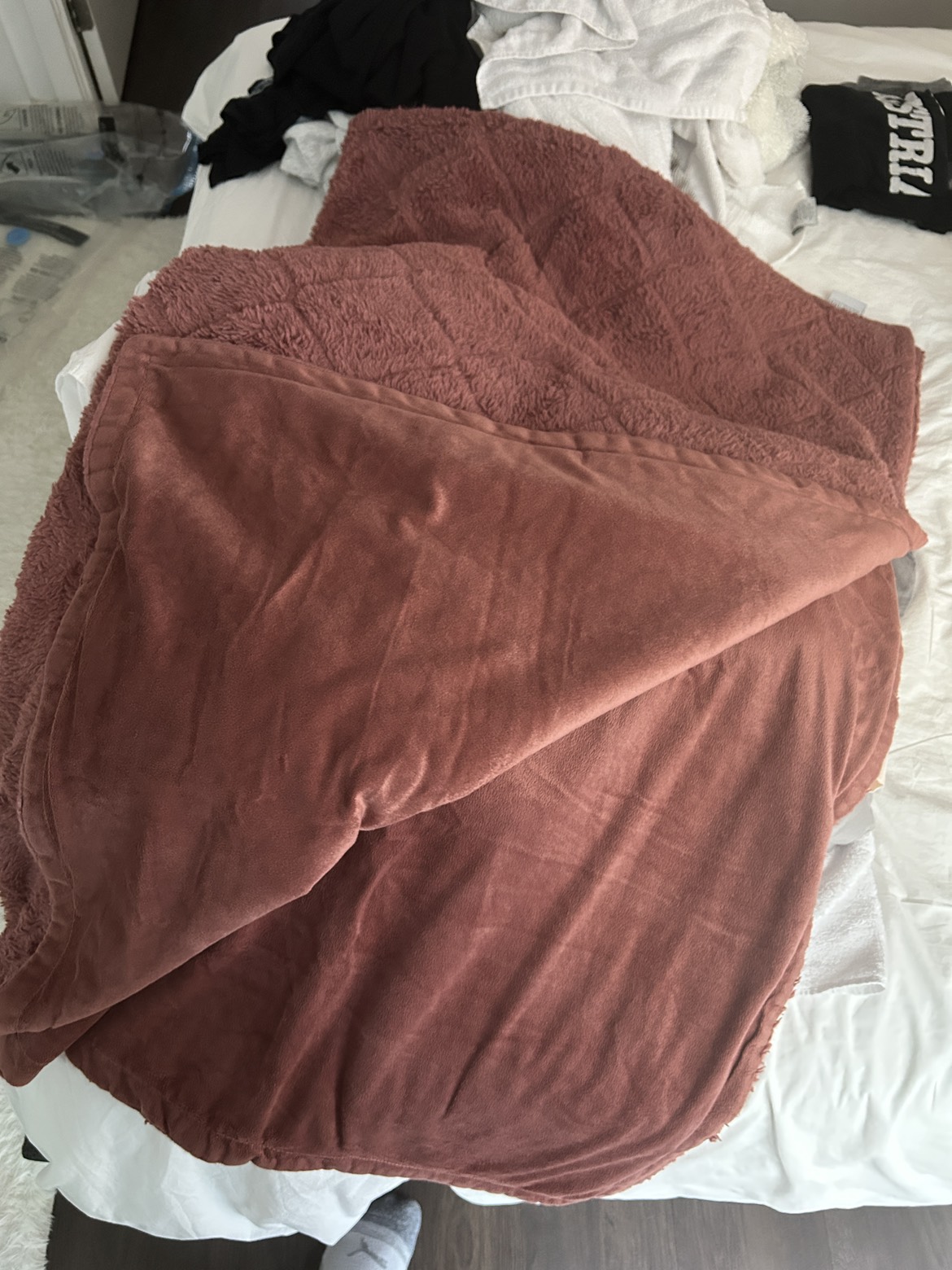 2 throw blankets