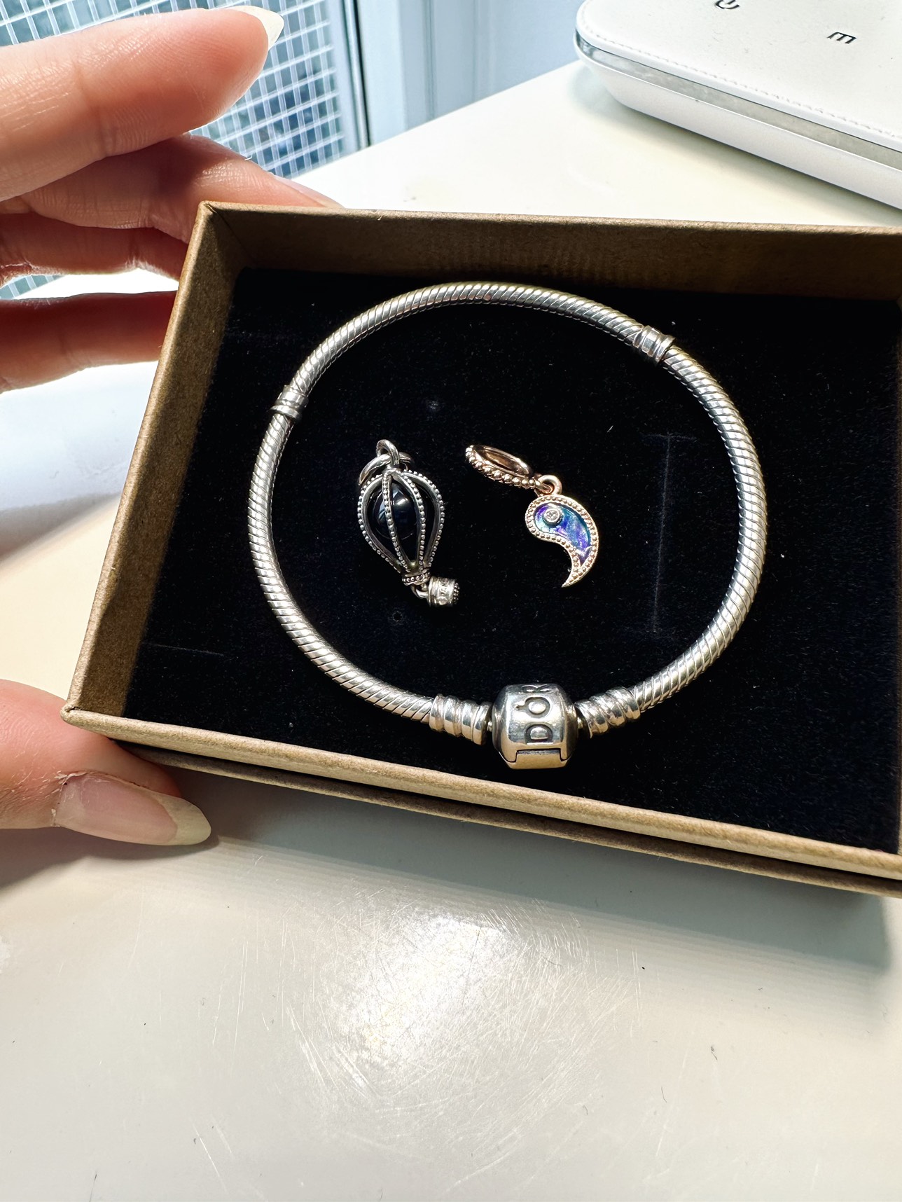 Pandora Bracelet with 2 FREE charms - photo 2