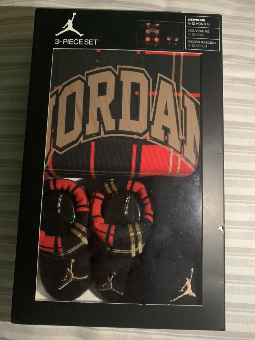 BABY GIFT SET JORDAN 6-12 months 3 piece set thumbnail
