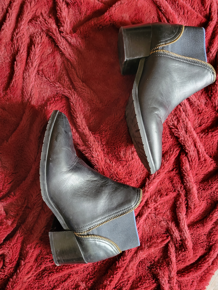 Fabianelli Black Leather Slip With Zipper Design image indicator(3)