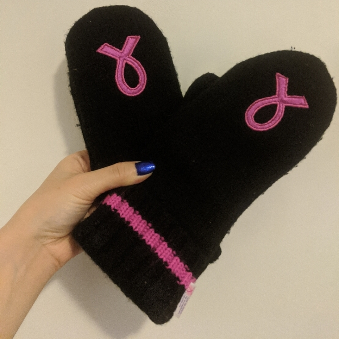 Warm pre-loved mittens thumbnail