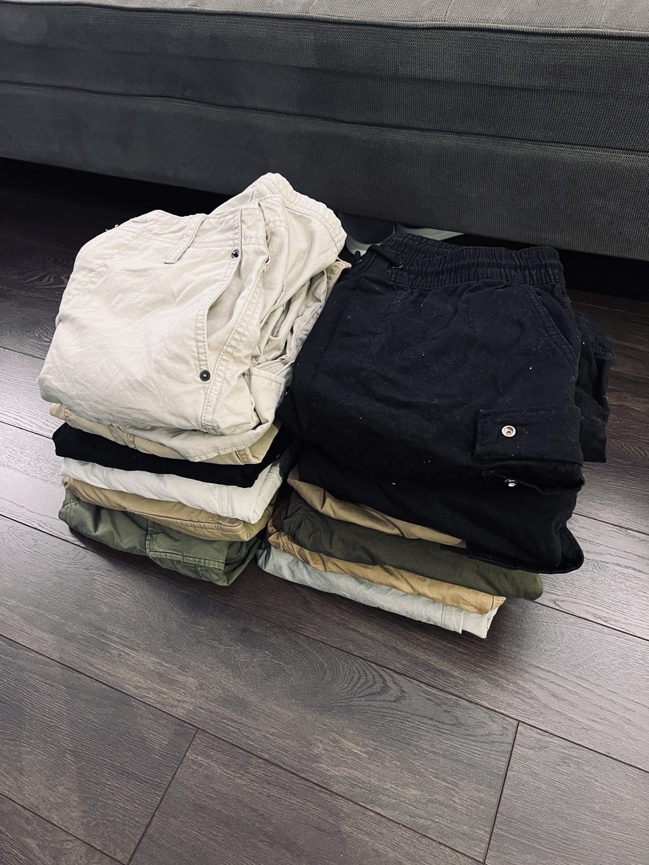 12 Assorted Cargo Pants. Yes $50 for all (Mostly Smalls)