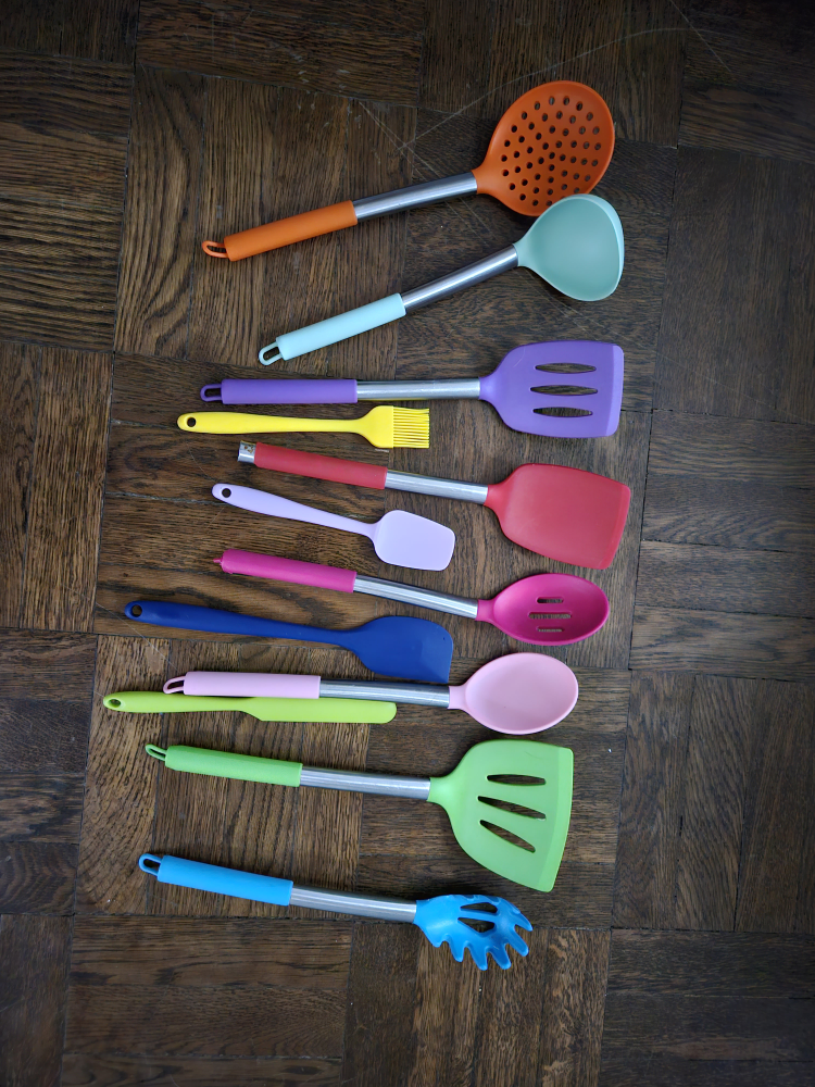 12 piece utensil set with holder - photo 2