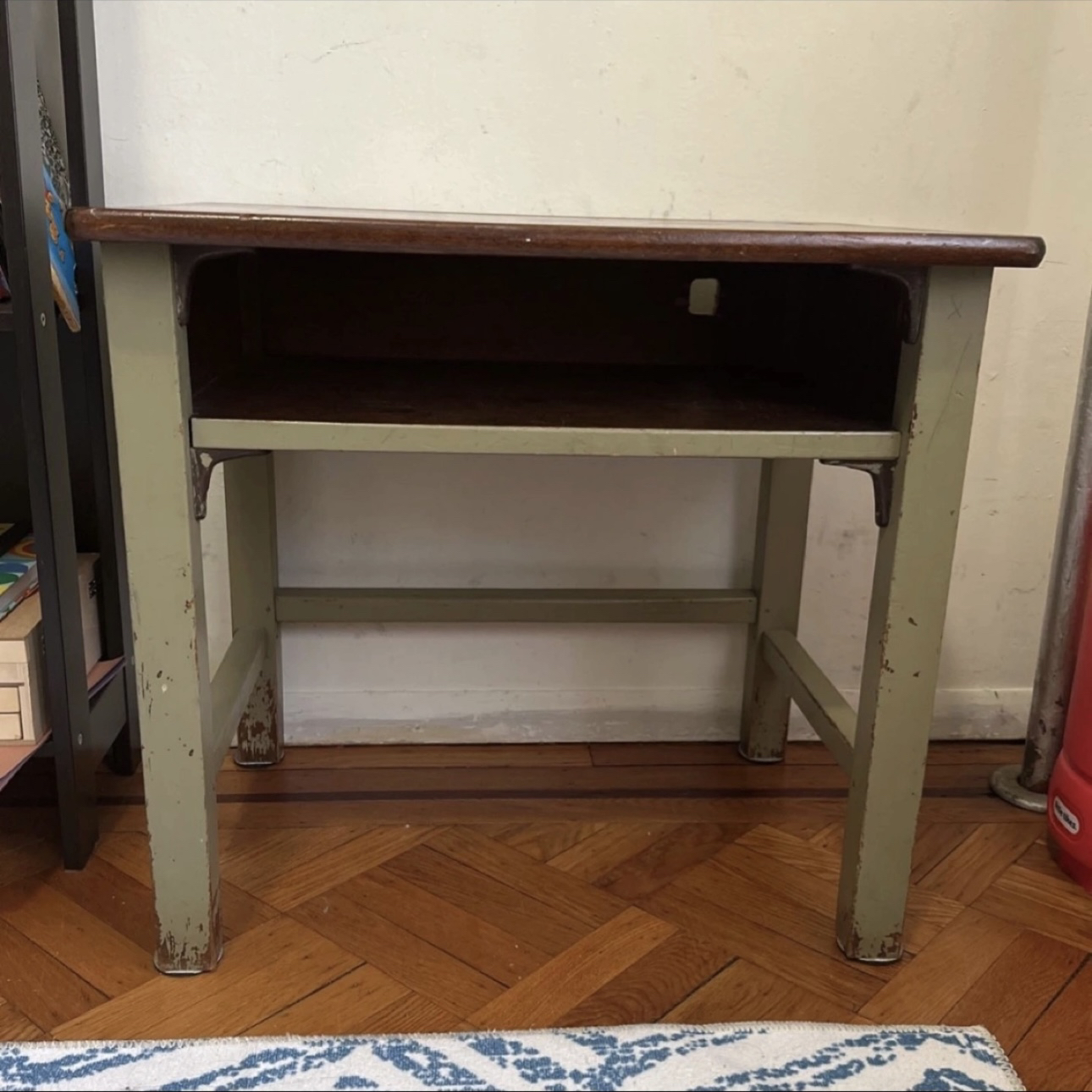 Small desk table