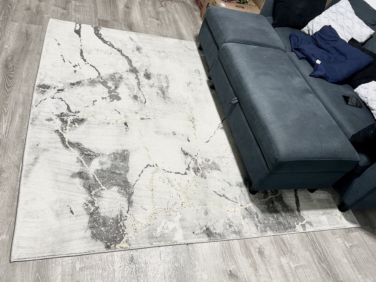 Grey/gold marble 6’7”x6’7” area rug - photo 2