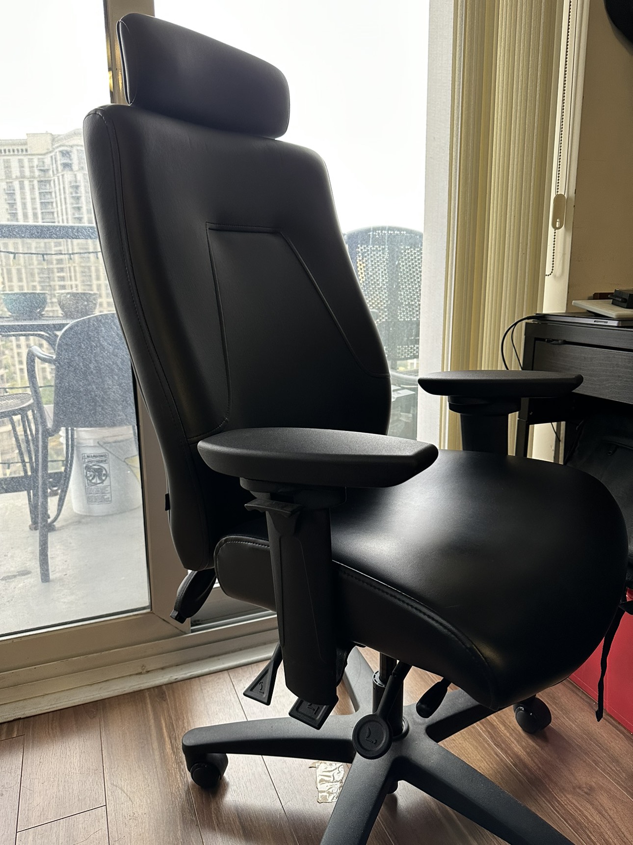 ErgoCentric eCentric™ Executive Office/Computer Chair