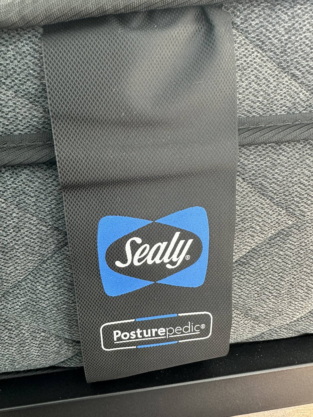 🛏️ **Sealy Posturepedic Queen Mattress - Like-New** 🛏️ - photo 3