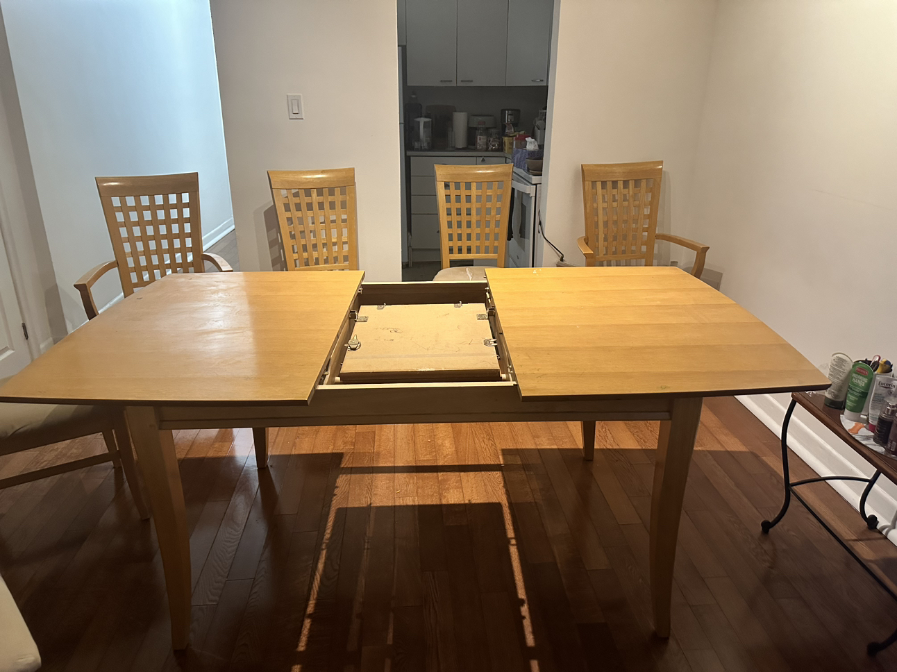 Dining table Set image indicator(5)