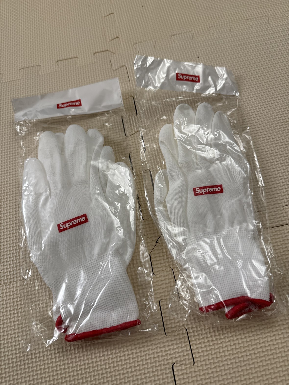 Supreme glove