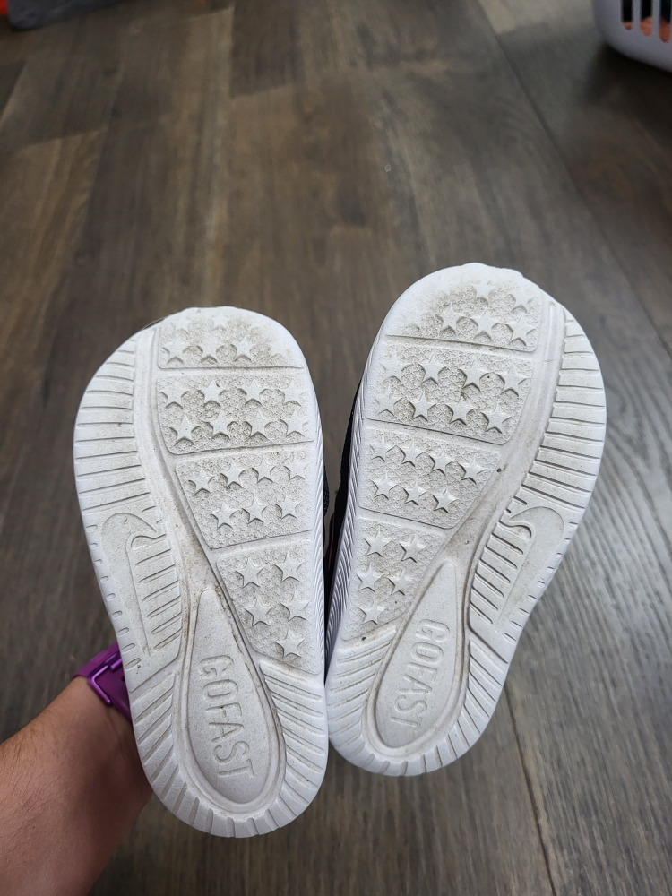 Nike toddler size 7t running shoes image indicator(3)