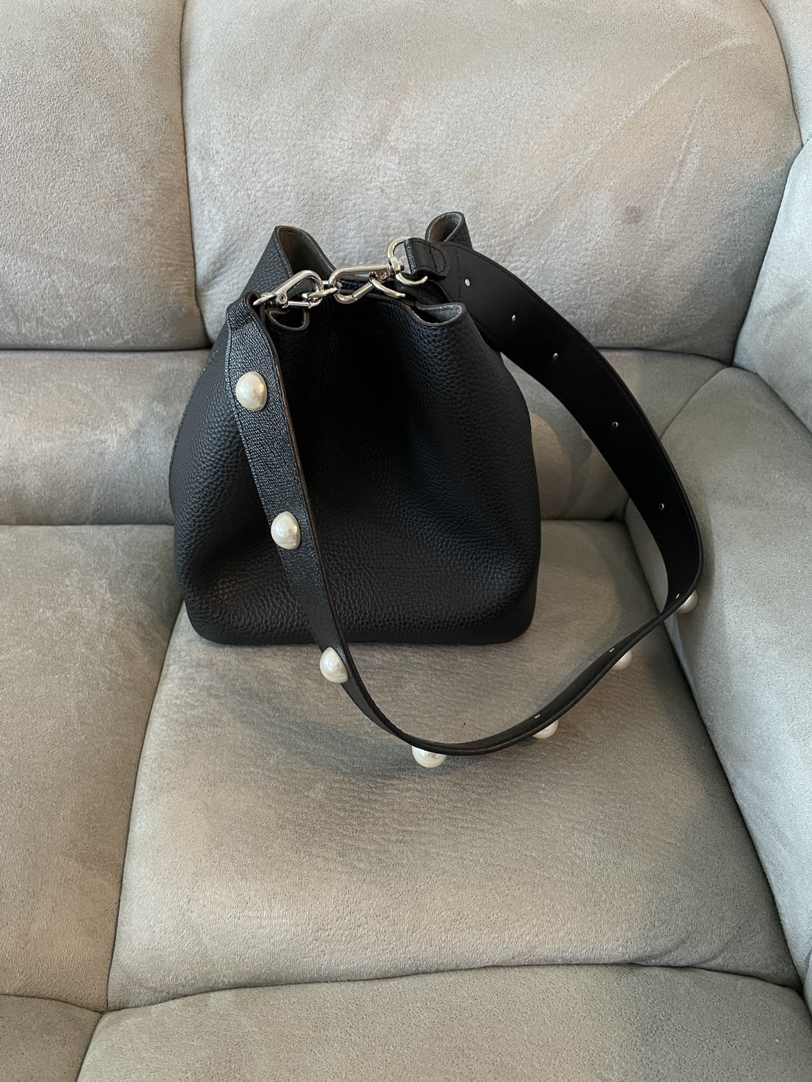 Find Kapoor crossbody
