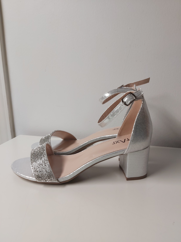 Taxi gorgeous silver heels, size 8 image indicator(3)