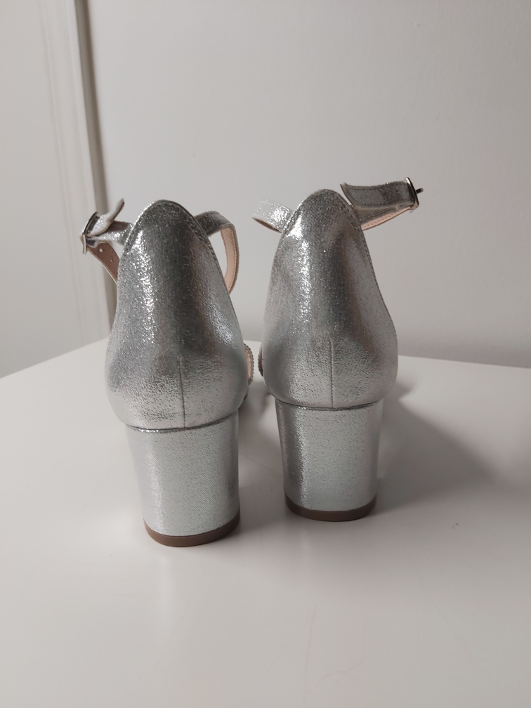 Taxi gorgeous silver heels, size 8 image indicator(4)