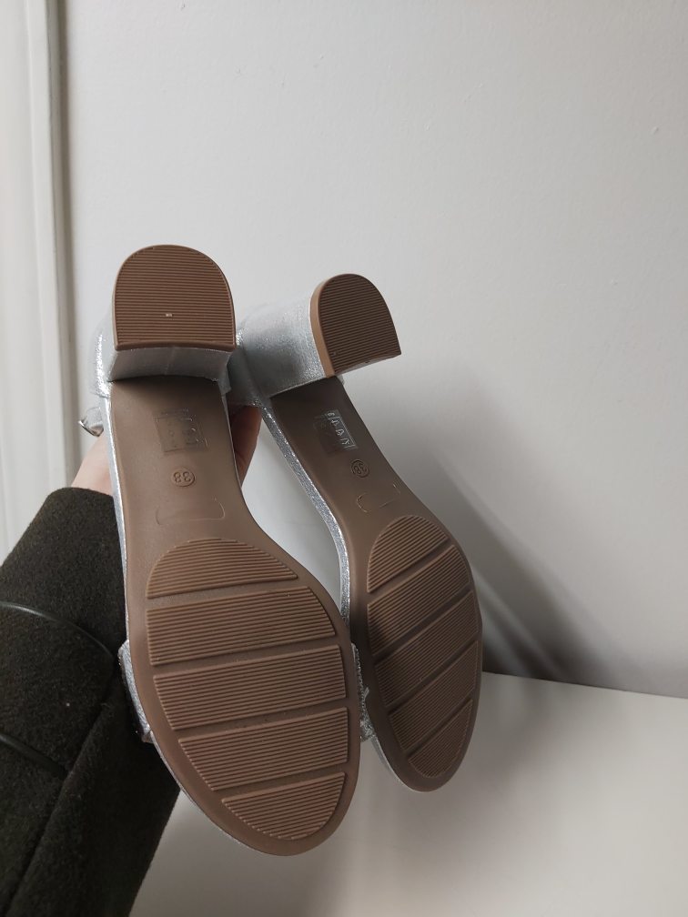 Taxi gorgeous silver heels, size 8 image indicator(5)