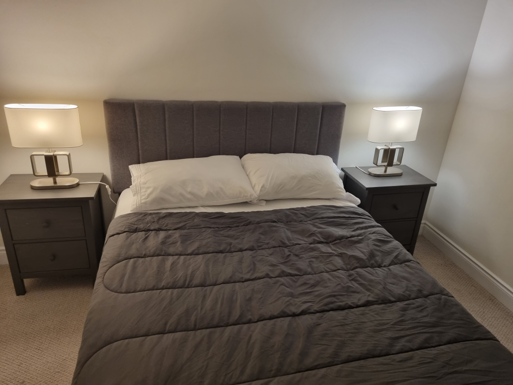 Queen bed image indicator(6)