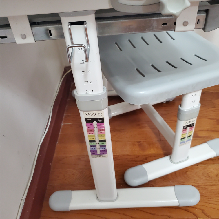 Height Adjustable Childrens Desk and Chair Set | image indicator(3)