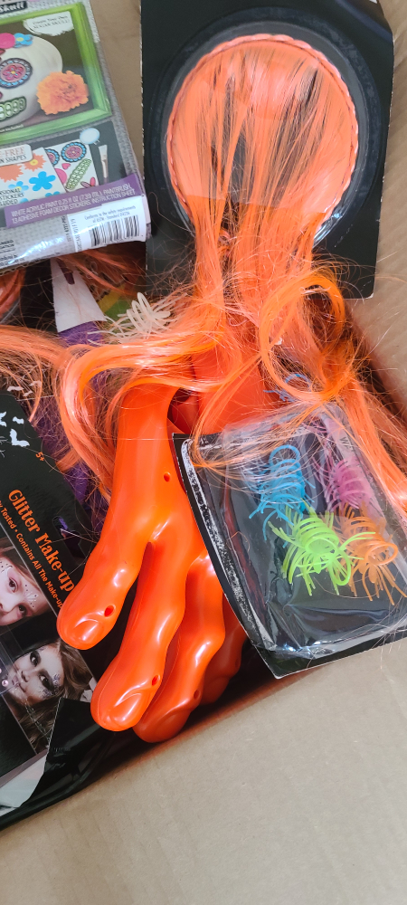 #freecycle Large boxful of Halloween items - photo 2