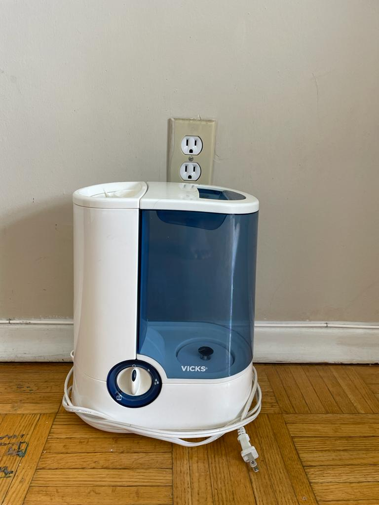 moving out sale. Vicks Warm mist Room Humidifier thumbnail