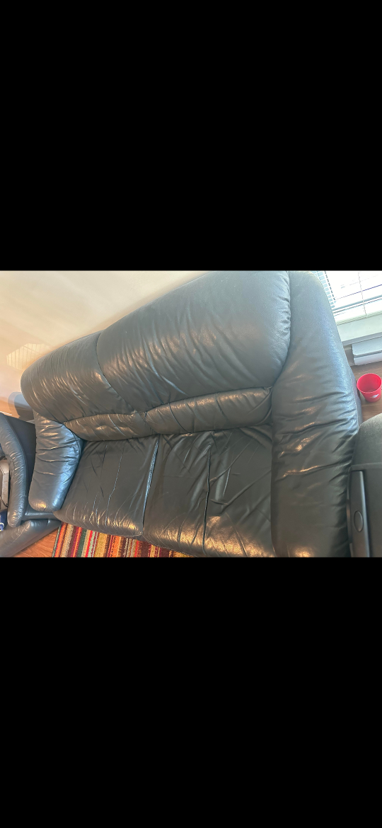 FREE DELIVERY Matching Black leather 3 seater & loveseat sofa image indicator(4)