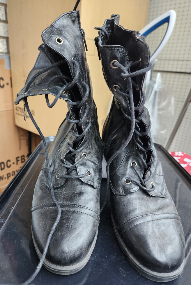 Boots 👢 image indicator(2)