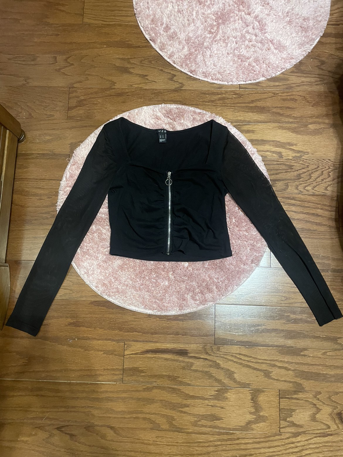 Women’s Black Top thumbnail
