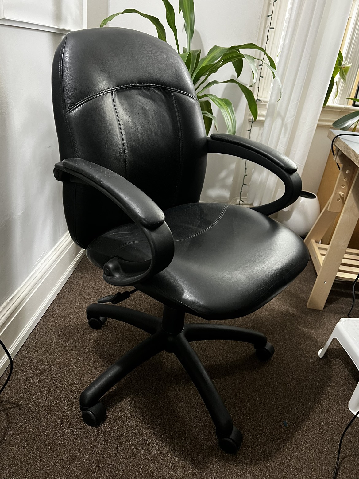 Office chair good condition thumbnail