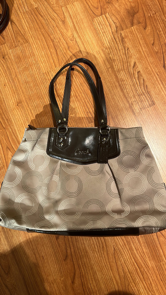 Coach Signature medium size Shoulder bag thumbnail