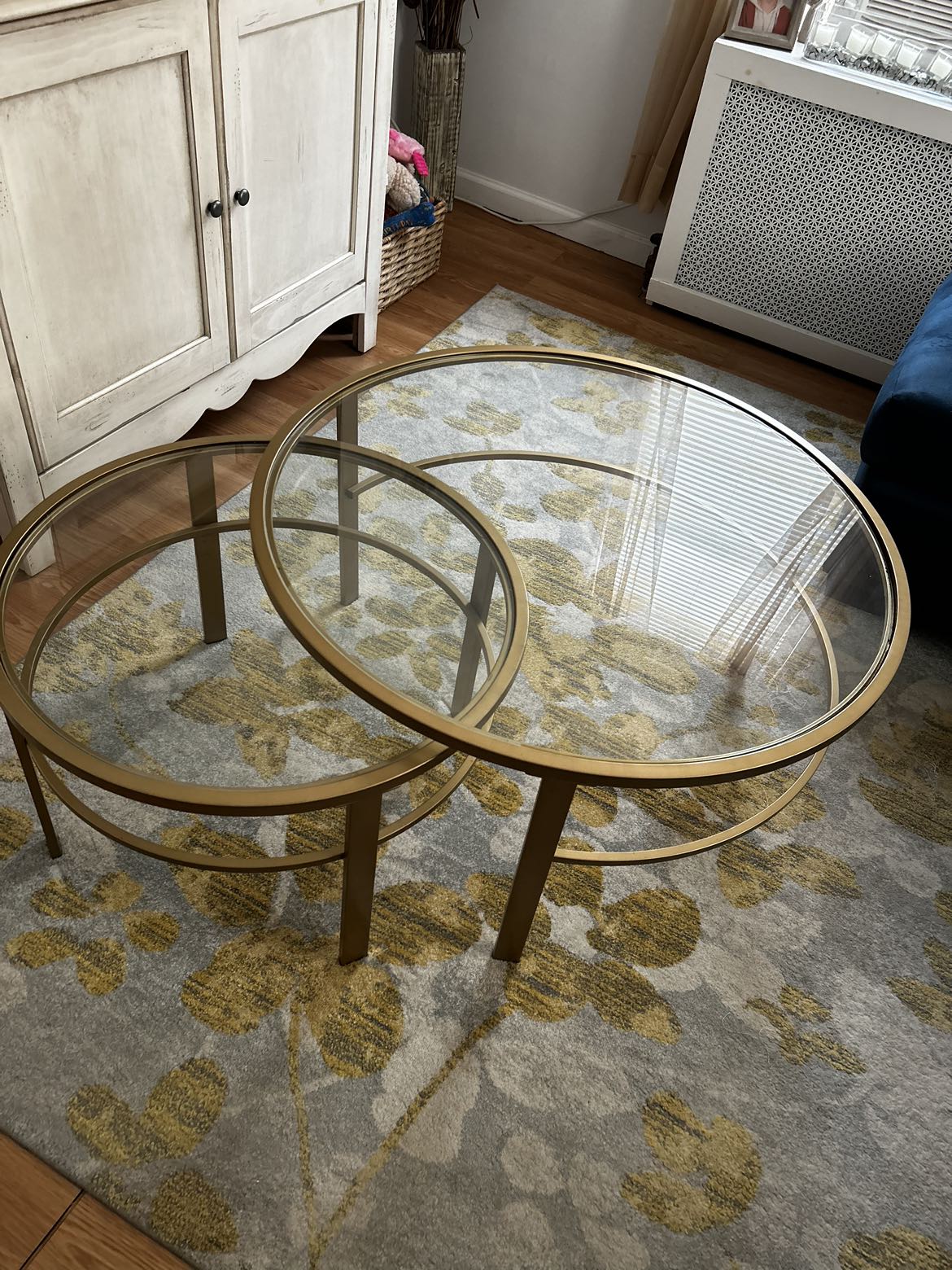 Nesting coffee tables