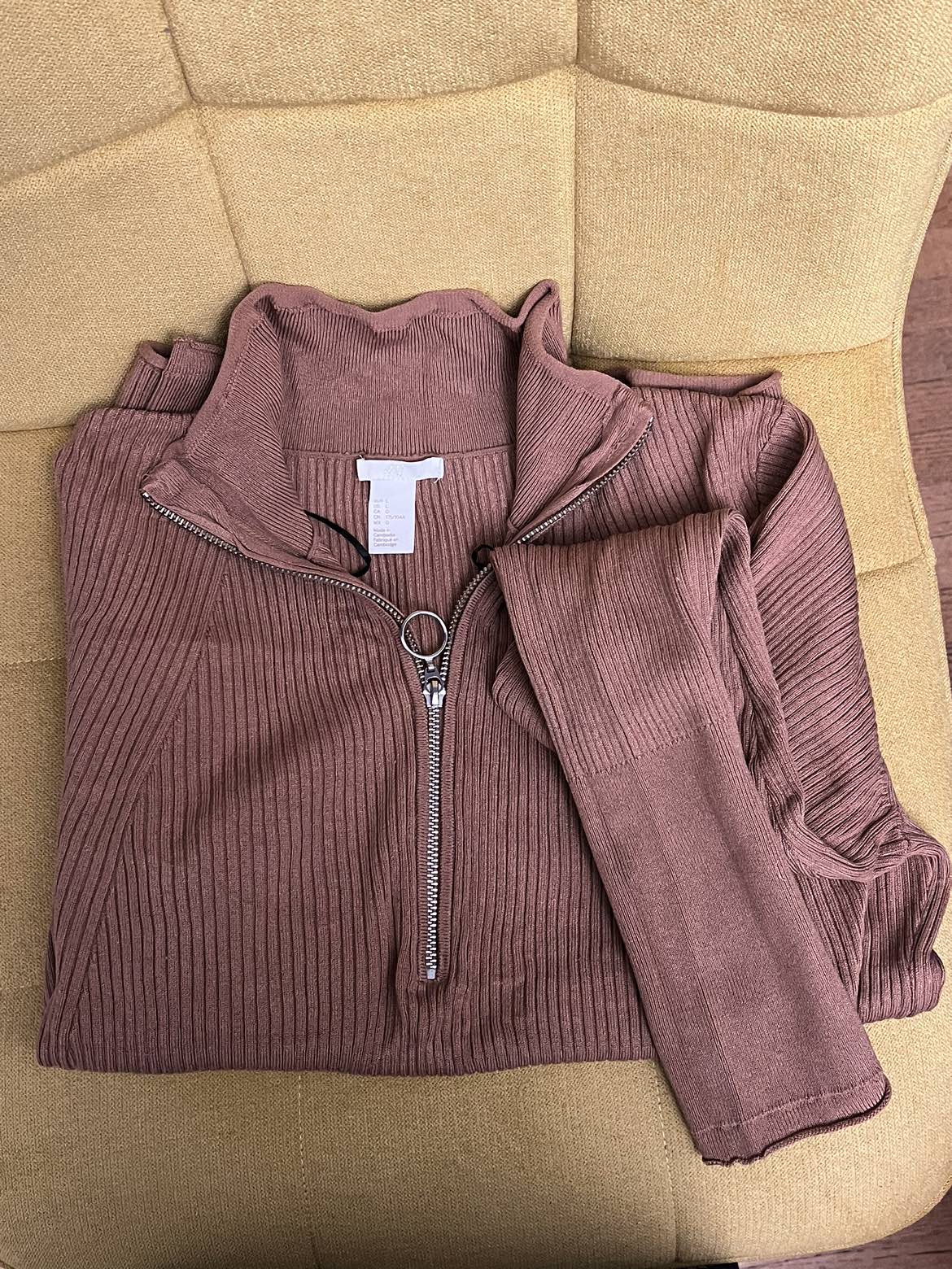 Women Sweaters Assorted Styles image indicator(6)