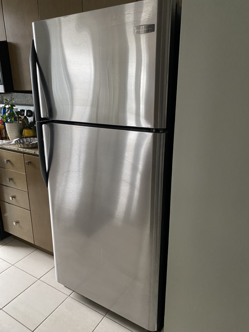 Frigidaire fridge - photo 3