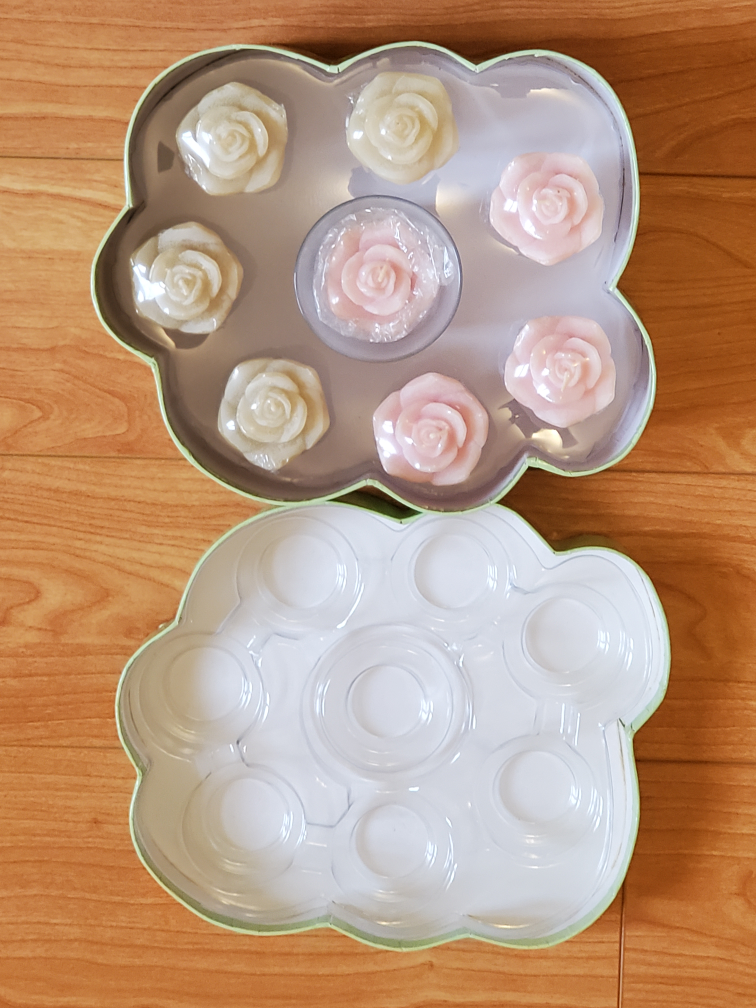 Pretty rose shaped and scented candles image indicator(4)