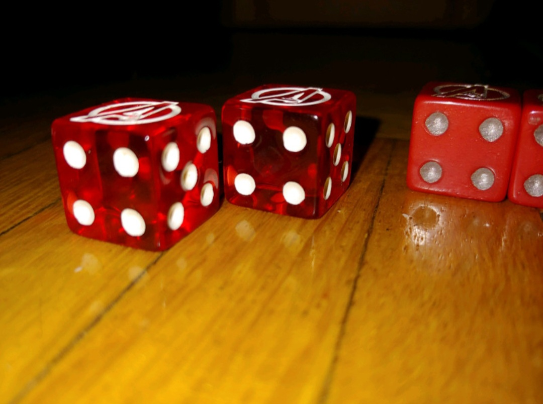 6 Avengers Dice & 12 Token - photo 4